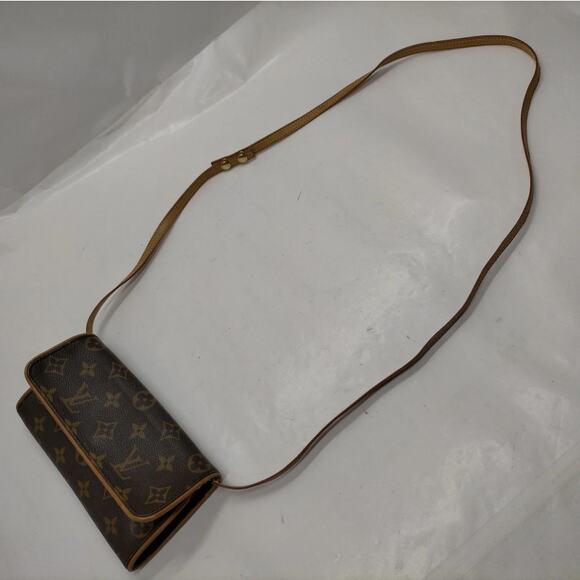 💎✨AUTHENTIC✨💎Louis Vuitton Pochette Twin PM Crossbody - Picture 4 of 9